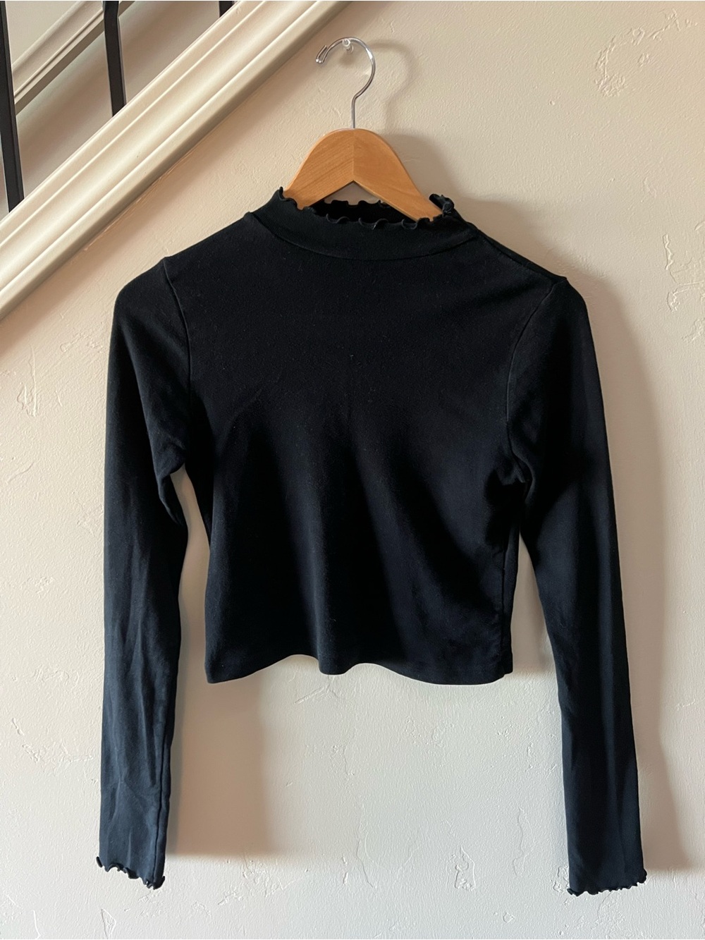 Brandy Melville Black Long-Sleeve Ruffled Mock Neck Crop Top